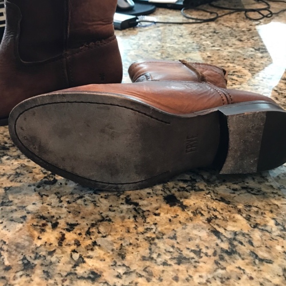 Frye cara short boot size 7